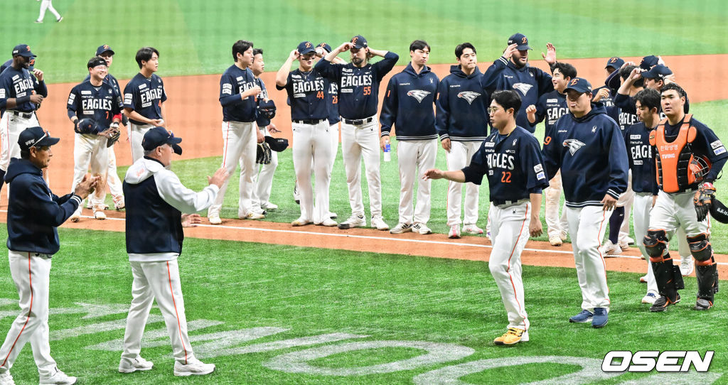 33년 만에 12연승, <b>한화</b>는 아직 승리가 고프다...류현진, 13일 <b>두산전</b> 13...