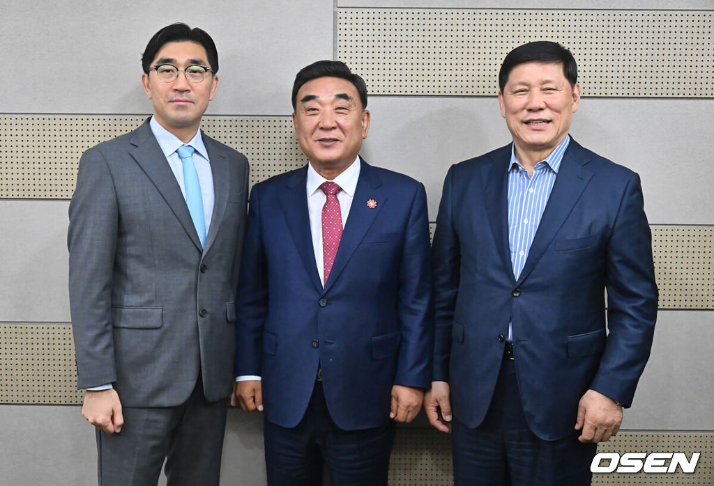 <b>김두겸</b> <b>울산</b>시장, “<b>울산</b>시민 모두가 <b>NC</b> 응원하겠다” <b>NC</b>의 <b>울산</b> 입성 대...