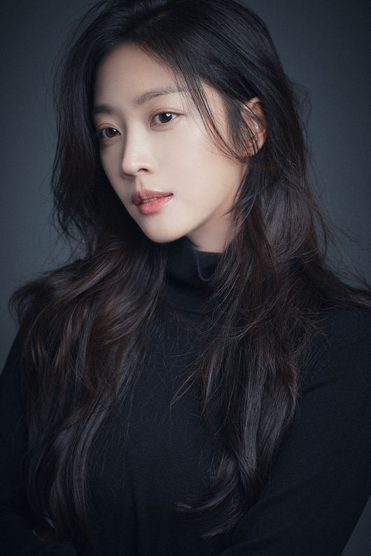 '<b>탄금</b>' 조보아, <b>결혼</b> 후 첫 복귀.."채찍질했던 과거, 욕심 내려놓을래요...