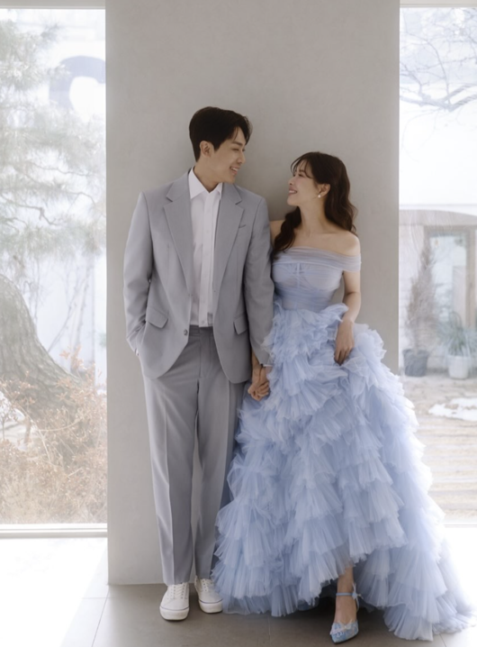 실직도 극복…<b>박하나</b><b>김태술</b> 감독, 미소 가득 <b>웨딩화보</b> 공개 “닮아가...