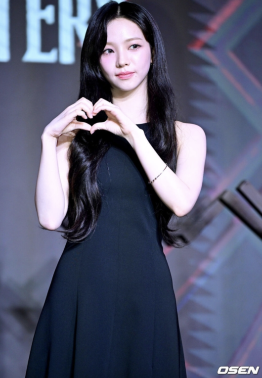 "극성팬, <b>카리나</b> 업고 도망쳐"..에스파 팬미팅 앞두고 날벼락? 팬들 '걱...