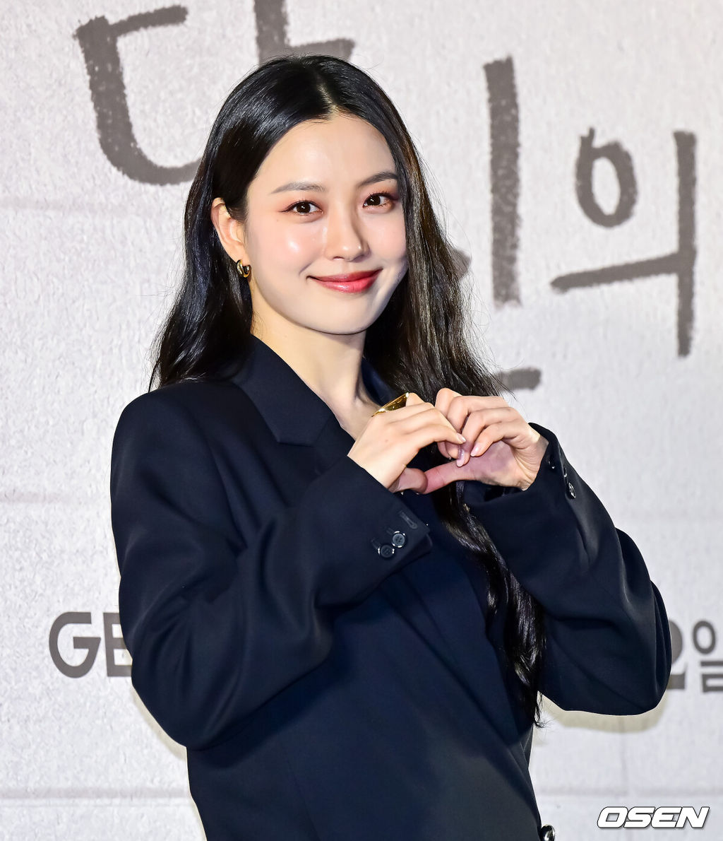 <b>고민시</b>, '윤리적 결함 심각' 학폭 폭로…"사실무근, 배우 신뢰" [공식입...