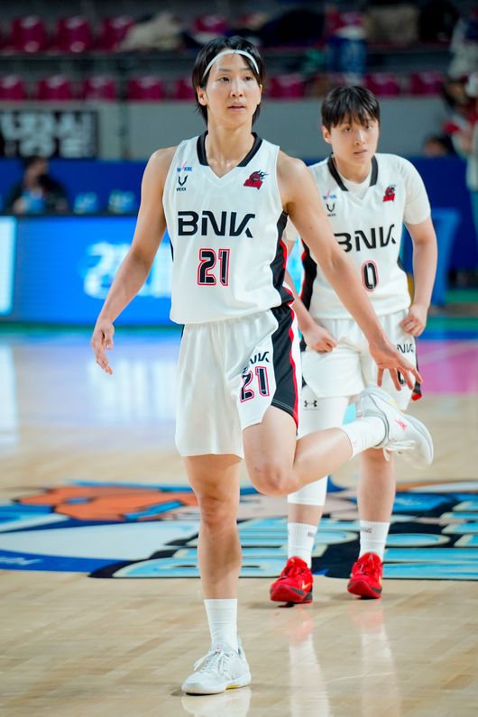 'BNK 우승' 이이지마 사키, WKBL 무대 재도전...亞<b>쿼터 드래프트</b>, 18명 신...