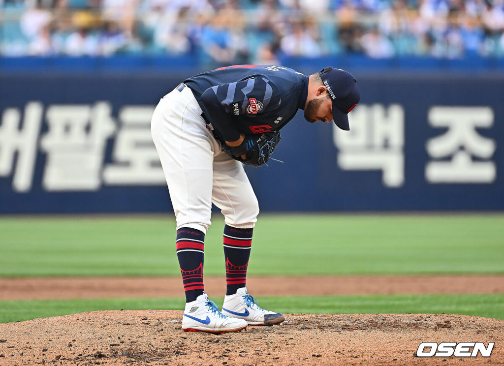 ‘155km KKKKKKKKK→트리플 스틸 허용’ <b>감보아</b> 데뷔전 지켜본 <b>김태형</b> 반...