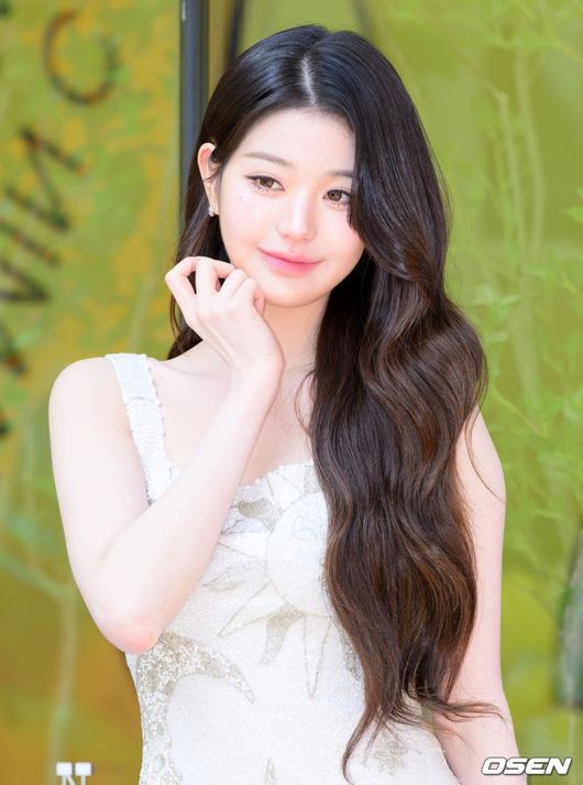 <b>장원영</b>, '탈덕수용소'에 완승..스타쉽 "<b>사이버 렉카</b>들에 강력한 경고" [...