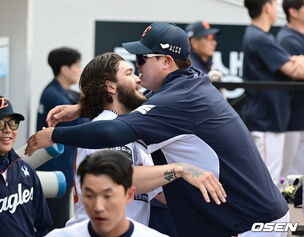 日 언론도 깜놀! <b>폰세</b>, 9승 무패 ERA 1.80 112K→MVP 페이스 질주