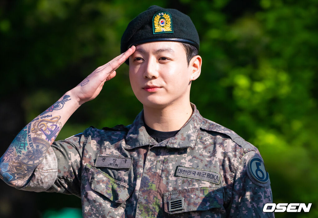 <b>정국</b>, 제대 직후 <b>제이홉</b> 솔로<b>콘서트</b> 깜짝 등장.."아미 보고싶었다"[Oh!쎈...