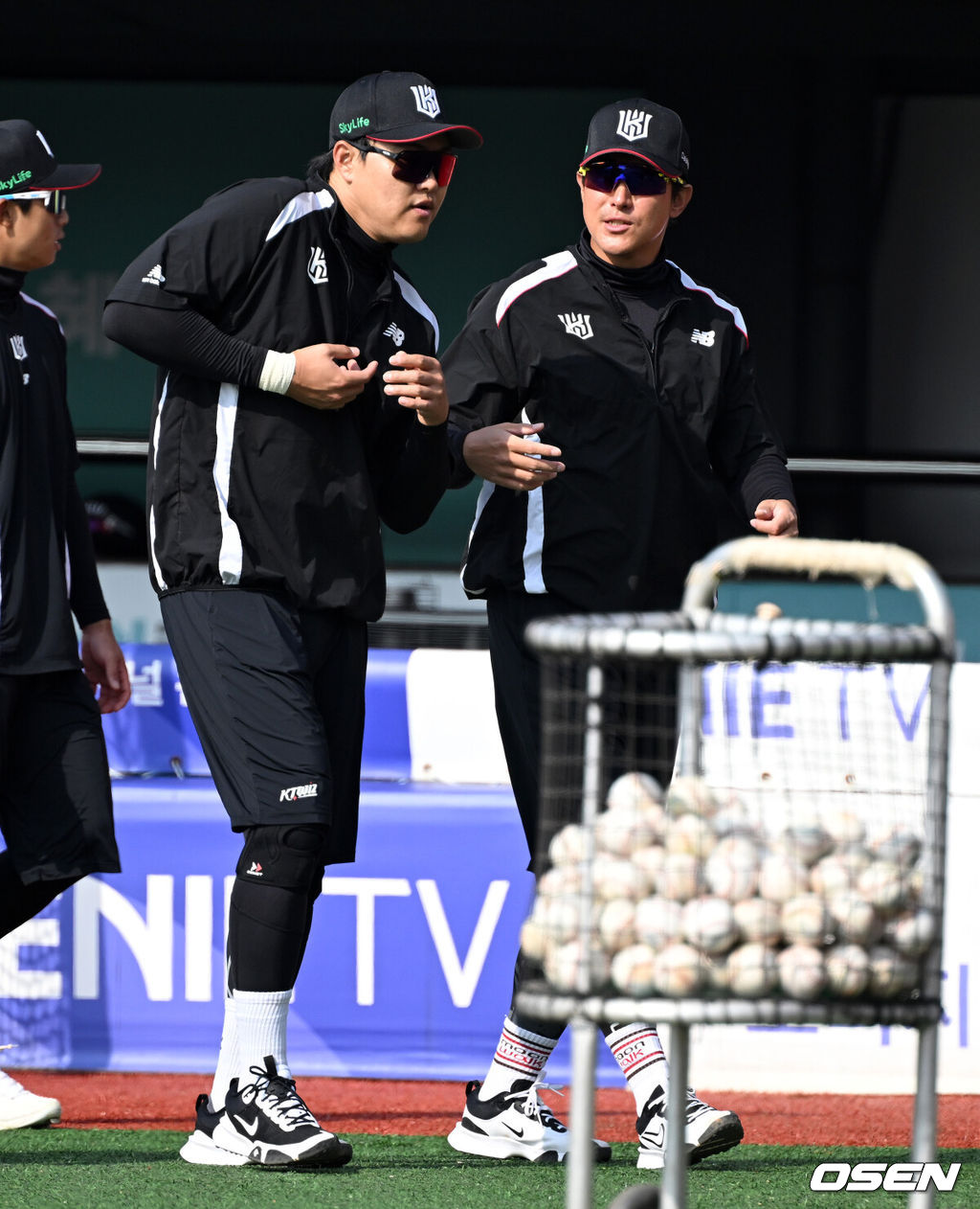 ‘<b>박병호</b>와 트레이드→FA 포기’ 39세 1루수, 왜 2군서도 자취 감췄었나...