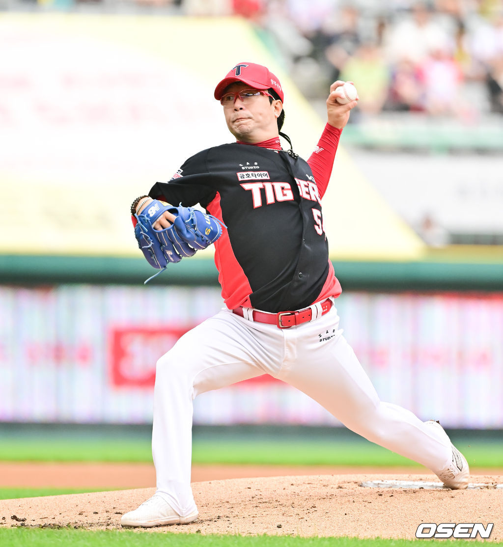 [사진]KIA 선발 <b>양현종</b>,'<b>김광현 맞대결</b> 반드시 <b>승리</b>한다'