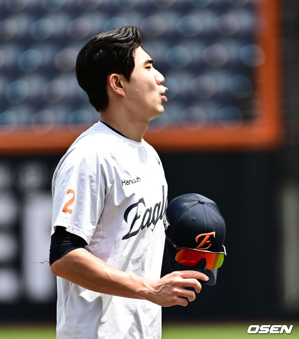 비로 이틀 미뤄진 한화 <b>리베라토 데뷔전</b>, 2번 타자 중견수로 첫인사…심...