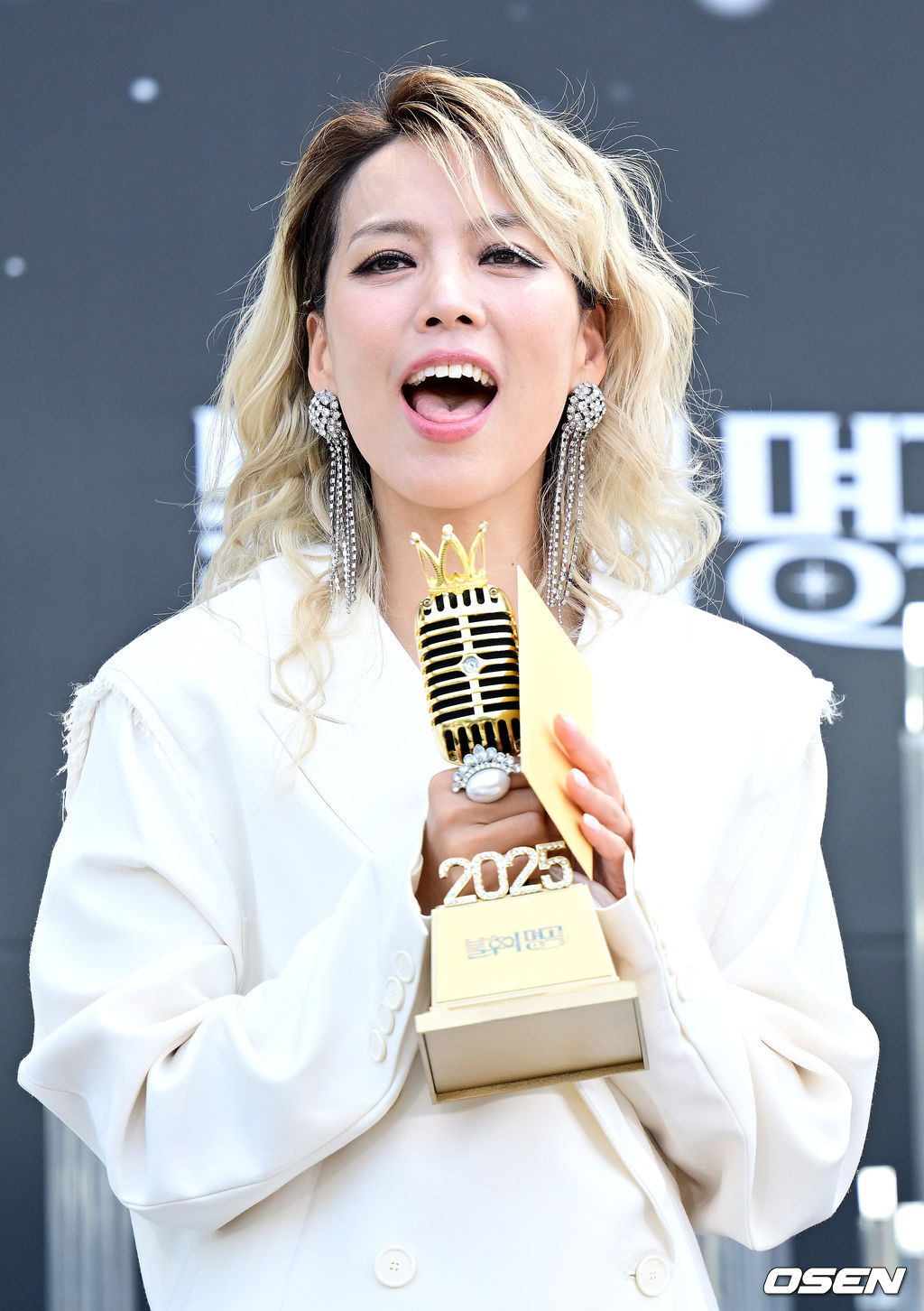 [사진]소향, '<b>불후의 명곡 왕중왕전</b>에서 만나요'
