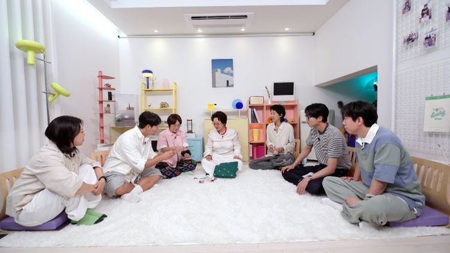 '81세 유튜버’ <b>선우용여</b>, 5성급 <b>호텔</b> 매출 올렸다 "조식 <b>브이로그</b> 이후...