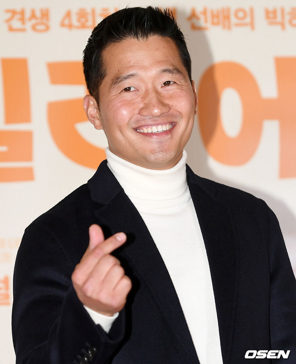 '<b>개통령</b>' <b>강형욱</b>, 갑질 논란 1년 만 방송 <b>복귀</b>…'개와 늑대의 시간' 출연...
