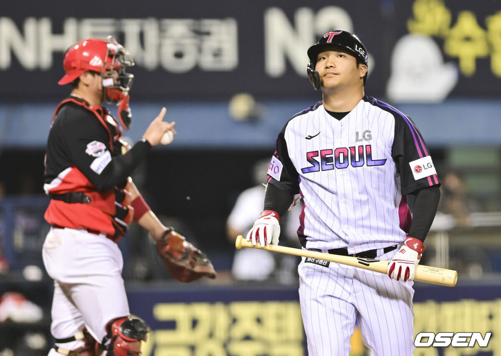 이틀 연속 역전승→공동 1위 복귀…<b>염갈량</b>, 왜 실책 2개 <b>4번타자</b> 향해 “...