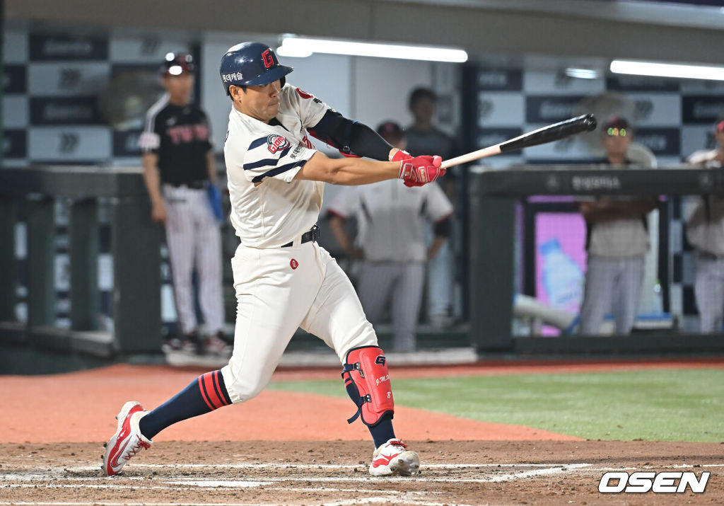 '이민석 6⅔이닝 무실점 인생투+<b>전준우 결승타</b>'...<b>롯데</b>, 혼돈의 엘롯라...