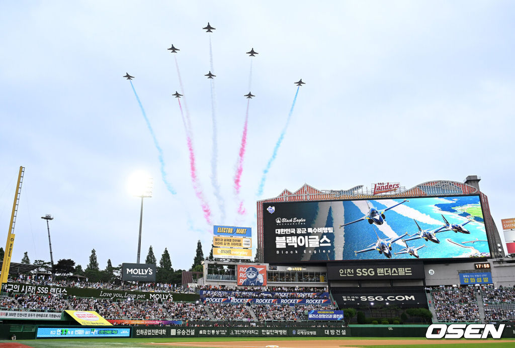 대전서 열리는 2025 KBO <b>올스타전</b>, <b>블랙이글스</b> 에어쇼-잔나비&<b>이무진</b> 공...