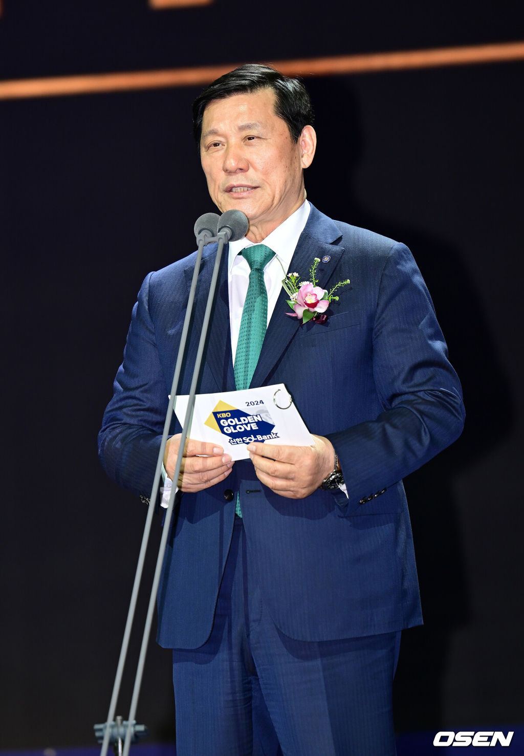 '소통하는 수장' <b>허구연</b> <b>KBO</b> <b>총재</b> '크보 <b>라이브</b>' 뜬다...야구팬과 <b>라이브</b>...
