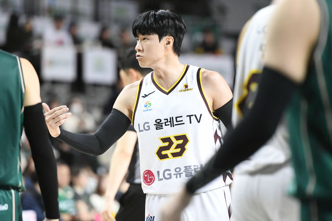 <b>두경민</b>-<b>전성현</b>, <b>연봉조정</b>신청 승리…하지만 아직도 난관은 남았다