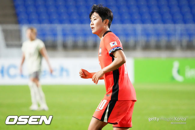 '<b>동아시안컵 우승</b>' 노리는 <b>지소연</b>, 한일전 앞두고 "<b>우승</b> 위해선 반드시...