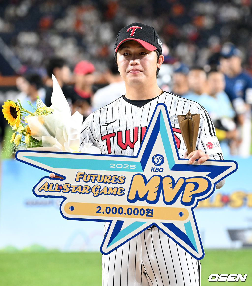 [사진]손용준,'<b>퓨처스 올스타전</b> MVP'