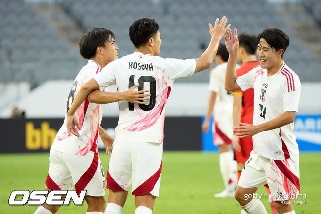 '전원 로테이션' 일본, '무기력' 중국 상대로 2-0 <b>승리</b>…韓과 최종전서...