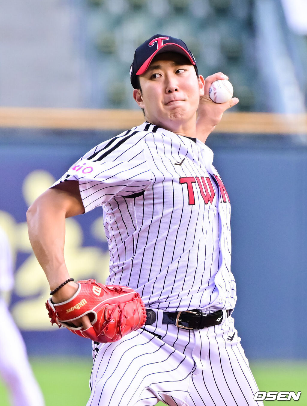 ‘2위 쟁탈전’ 롯데 좌완 상대로 LG 좌<b>타자</b> 7명 라인업…트레이드 좌타...
