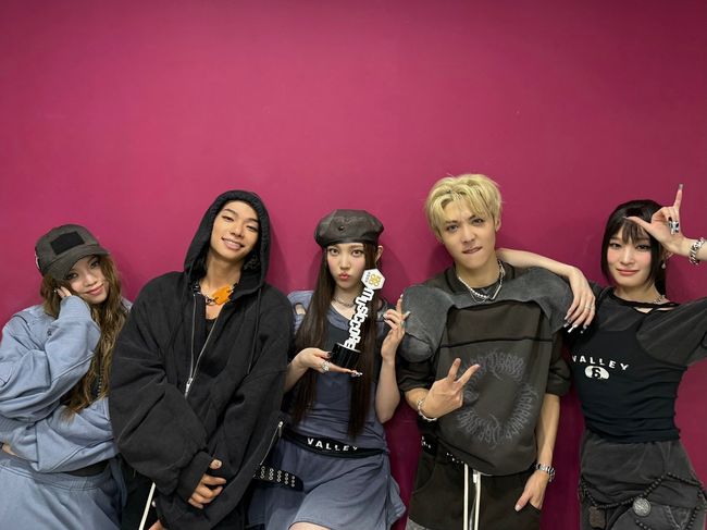 <b>올데이 프로젝트</b>, 'FAMOUS'로 지상파 음방 첫 1위..인기 질주