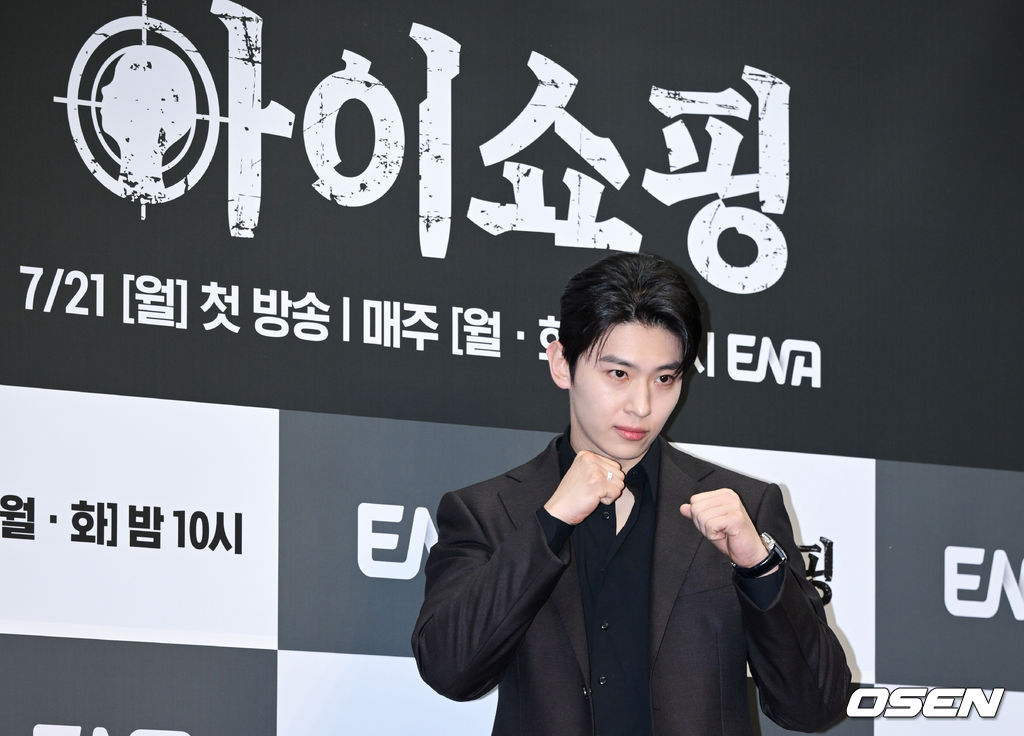 [사진]김진영, '<b>덱스</b>의 UDT 주먹'