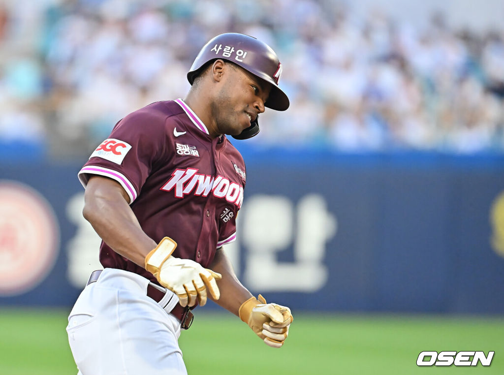 '4<b>연패</b>→6위' 갈 길 바쁜 SSG 부상 악재, 조형우 허리 통증 1군 제외…한...