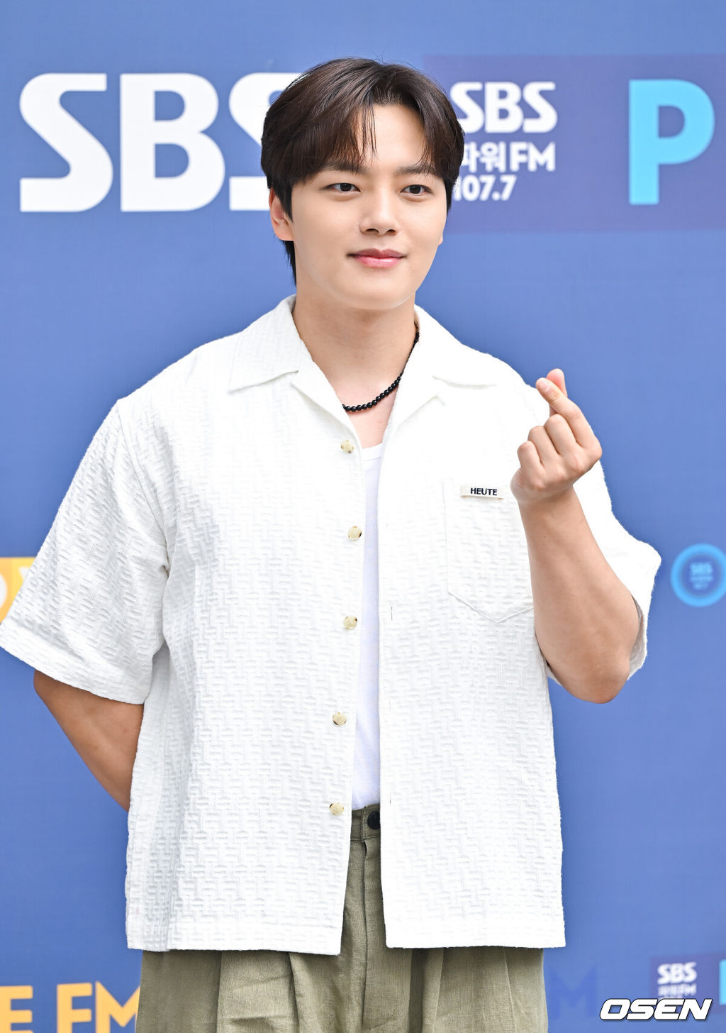 <b>여진구</b>, '19금 <b>계정 팔로우</b>' 논란 "소속사 직원 실수" <b>해명</b>