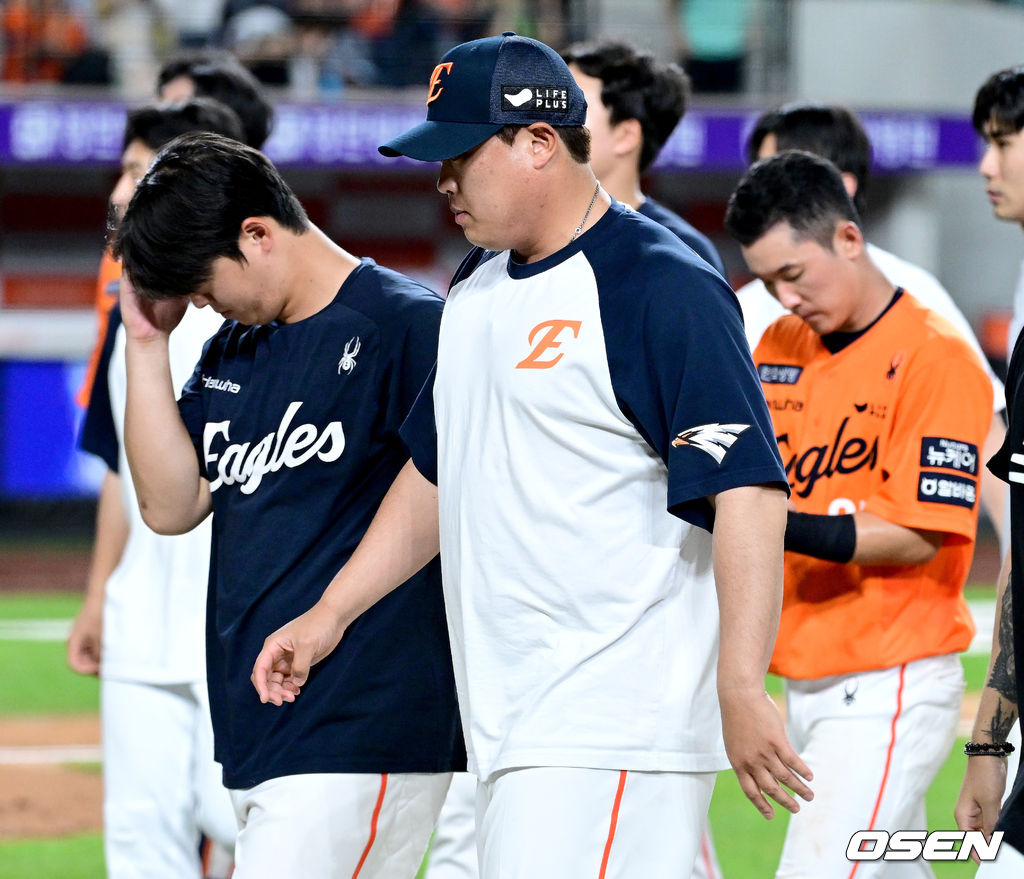 [사진]완패 아쉬운 한화 <b>류현진</b>