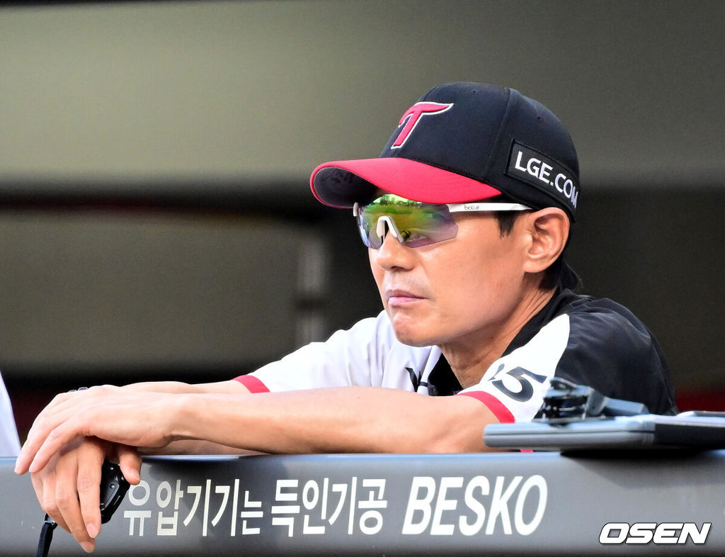 ‘<b>견제구</b> 13개 LG 잘못인가’ <b>염경엽</b>, 작심발언 조성환에 “나도 많이 당...