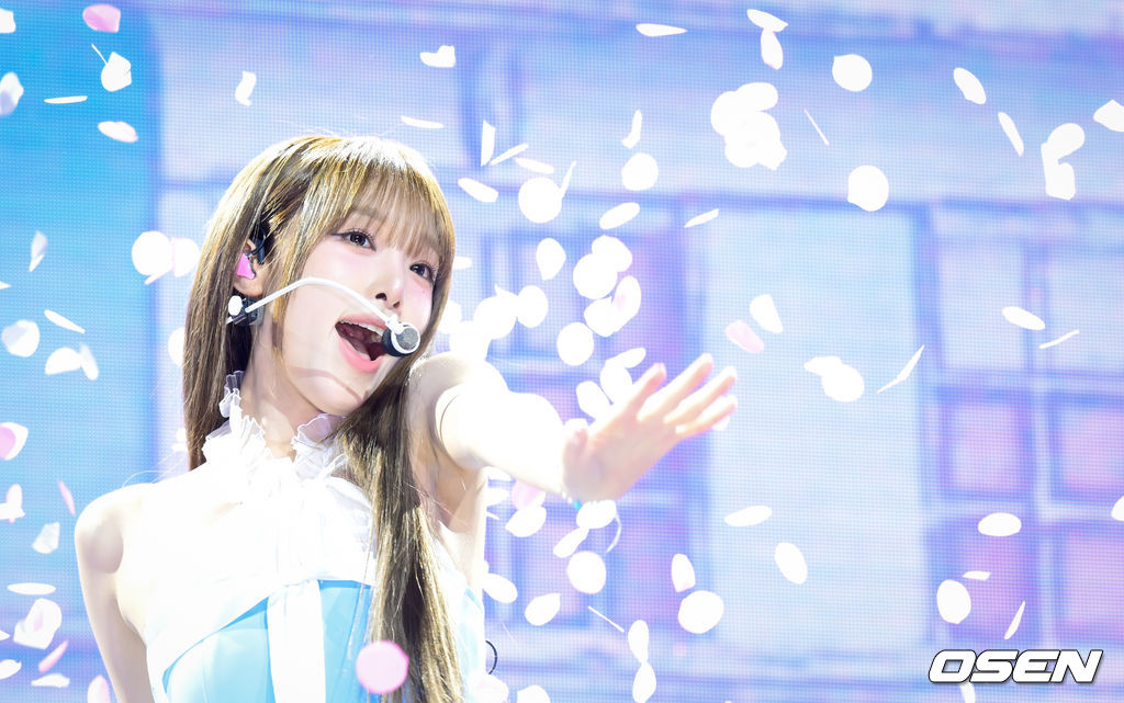 [사진]<b>최예나</b>, '반짝반짝'