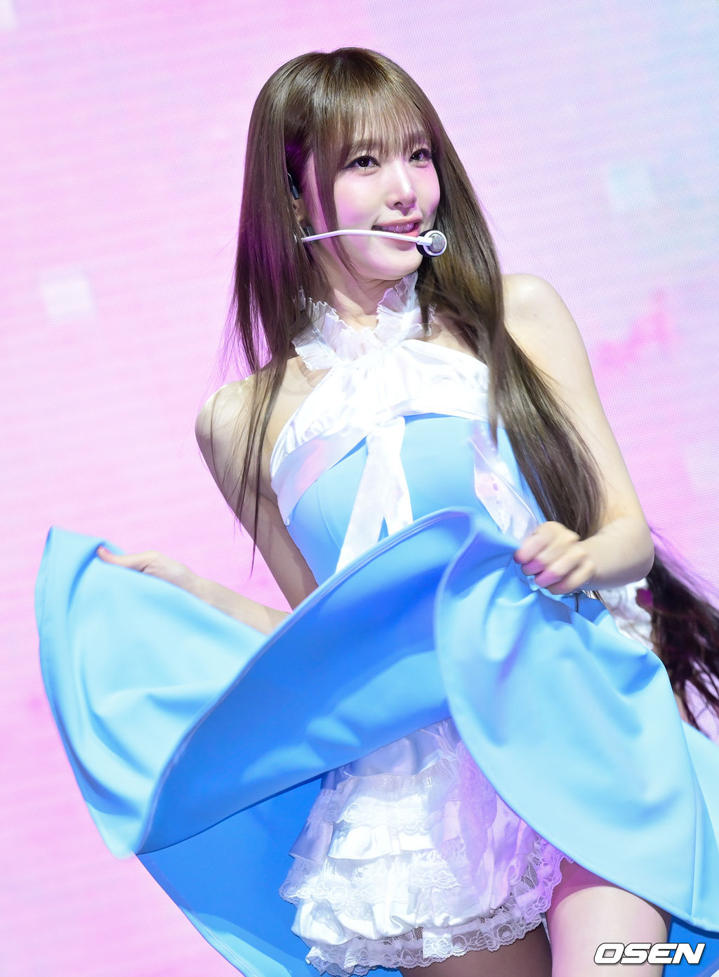 [사진]<b>최예나</b>, '캉캉'
