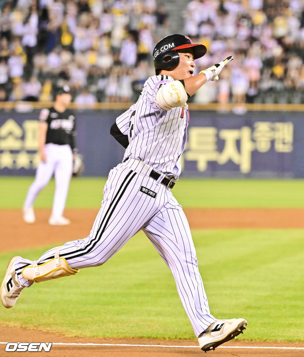 LG 신인 <b>박관우</b>, 홈런+호수비…단 한 경기로 존재감 증명 [박준형의 ZZOO...