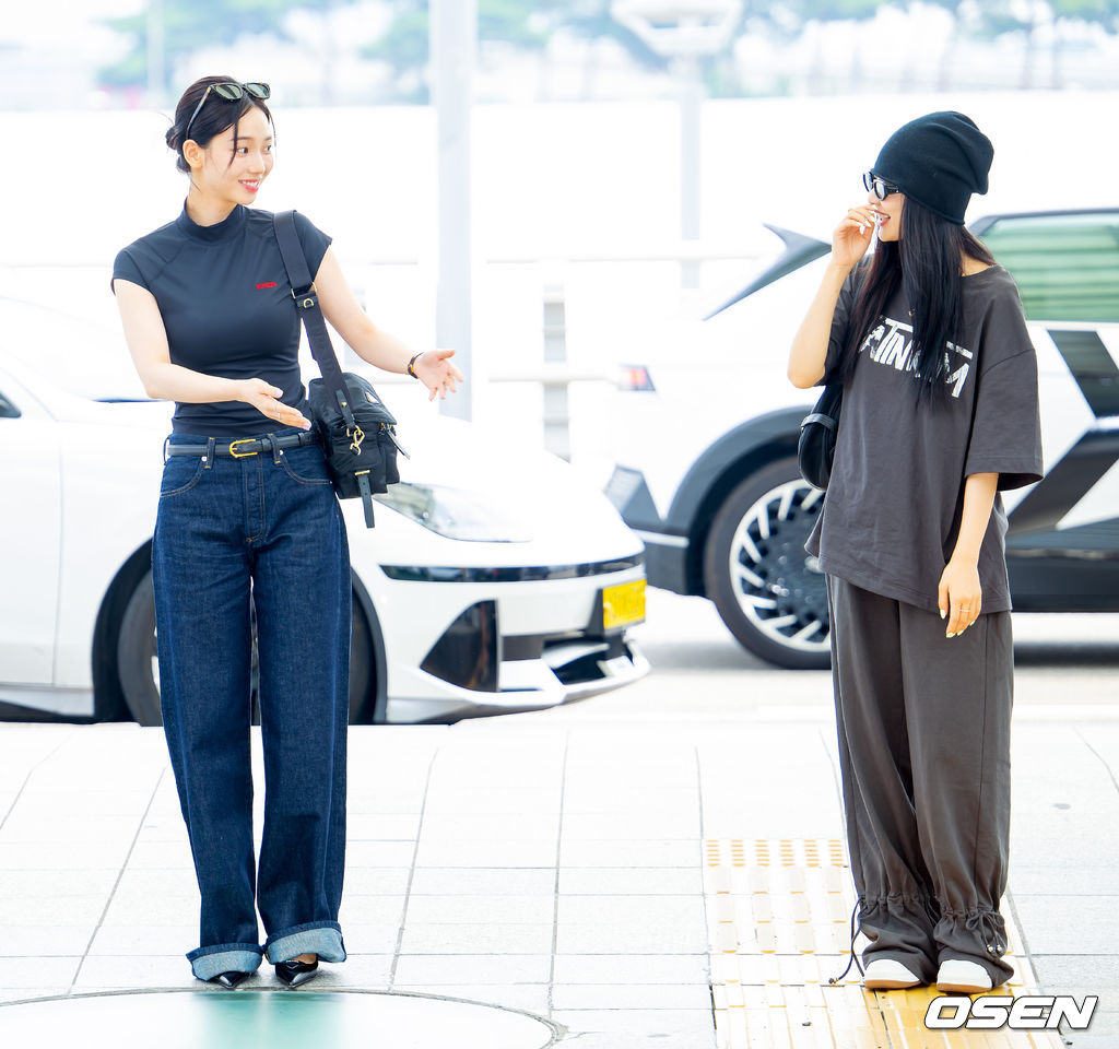 [사진]<b>에스파 카리나</b>,'<b>닝닝</b>을 에스코트'