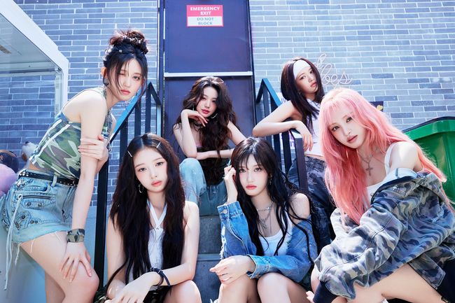 아이브, 日 강타…'비 올라잇' <b>오리콘</b>·빌보드 재팬·<b>타워레코드</b> ‘<b>1위</b>...