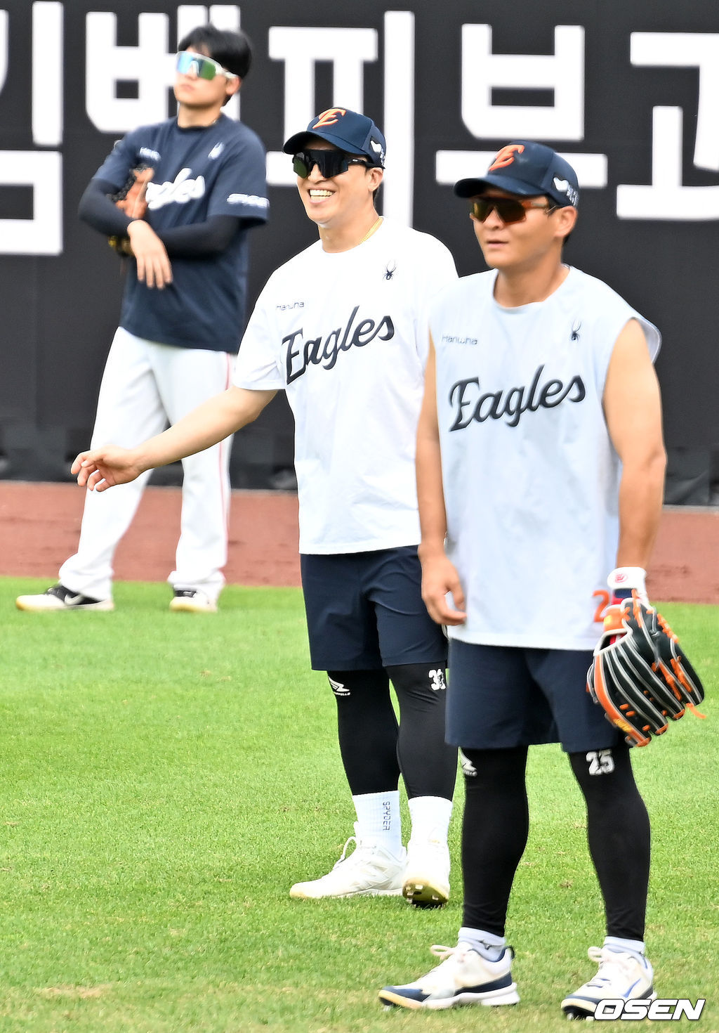 [사진]손아섭,'<b>수비</b> 훈련은 즐거워'