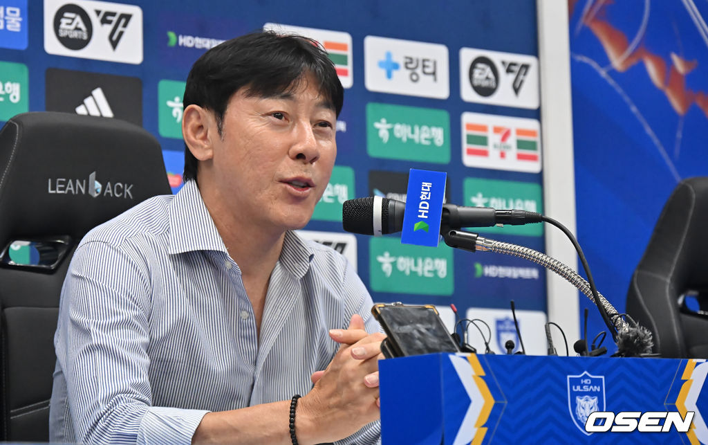 [사진] 기자회견 갖는 <b>신태용 울산</b> HD 감독