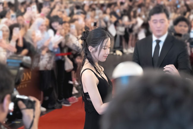 이종석 보고 있나? <b>서초동</b> 떠난 <b>문가영</b>, 말레이시아에서 귀빈 대접