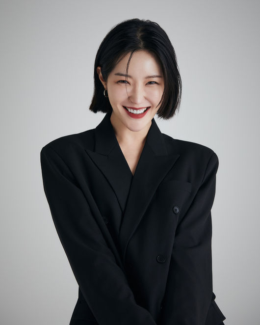 <b>김새롬</b>, 박미선·이은지와 한솥밥..<b>큐브</b>엔터 전속계약 [공식]