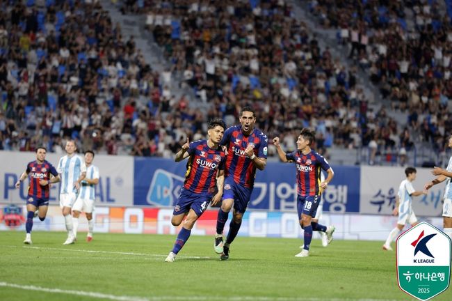 미쳤다! '싸박 멀티골 폭발' 수원FC, <b>신태용</b>의 <b>울산</b> 4-2 격파... 강등권 ...