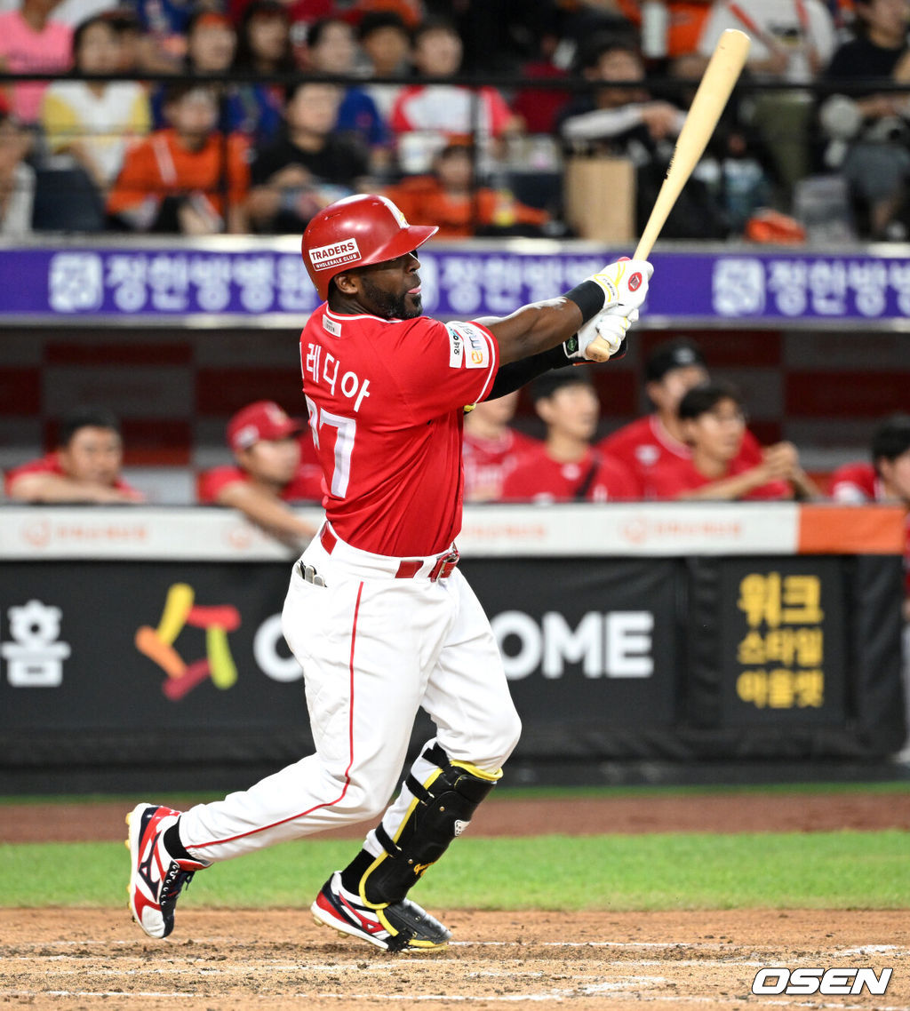 ‘타자들이 원망스럽다’ <b>한화</b>, 충격의 6<b>연패</b> 추락…<b>폰세</b> 7이닝 무실점...