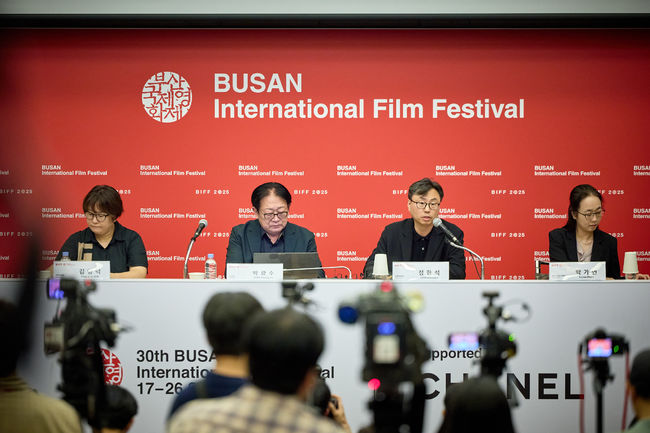 "봉준호·박찬욱·강동원·<b>수지</b>"...'30회 BIFF' 역대 최고 참여 자신감 [...