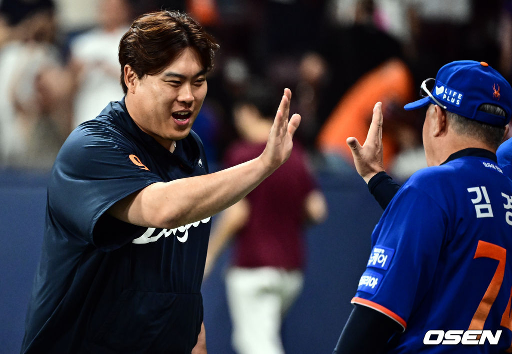 [사진]밝은 미소의 <b>류현진</b>