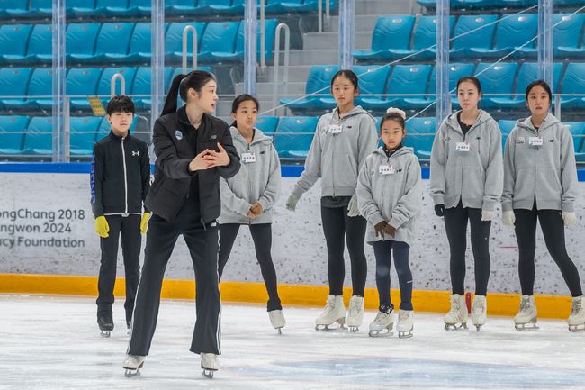‘피겨여왕’ <b>김연아</b>, <b>꿈나무</b>들과 빙판 위 특별한 만남...플레이윈터 피...