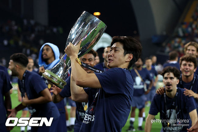 '975억 제안!!' PSG, 노팅엄의 <b>이강인</b> 영입 제안 일단 거절... "<b>이강인</b> 중...