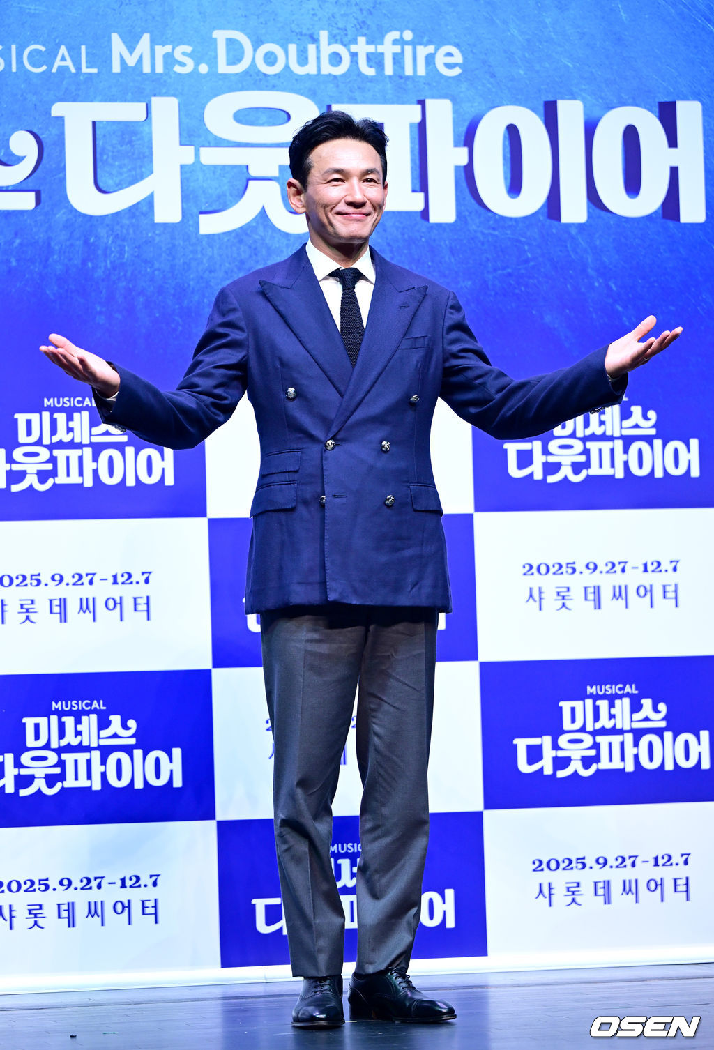 [사진]<b>황정민</b>, 뮤지컬 '<b>미세스 다웃파이어</b>'로 초대합니다