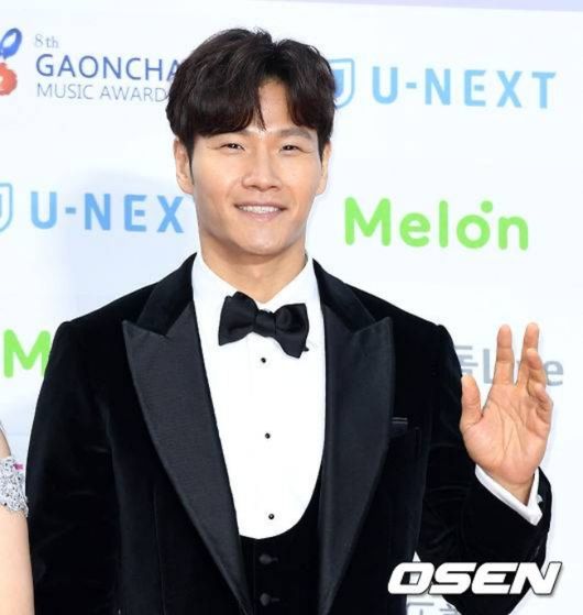 '비연예인' <b>김종국</b>, 49년만 품절남 됐다..유재석도 몰랐던 <b>극비</b> 결혼...