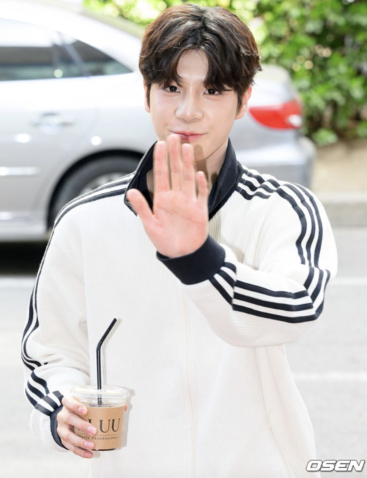 '오토바이 위반' 2년 만에 또.. <b>정동원</b> "<b>무면허 운전</b>=호기심" <b>논란</b> 가중...